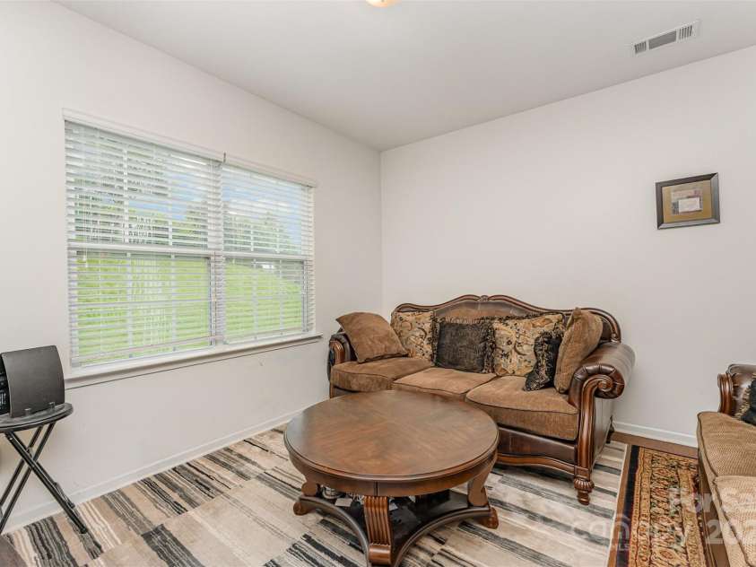 8953 Bradstreet Commons Way, Charlotte, NC 28215.  MLS# CAR4268310, YatesRealty ID 20963. 