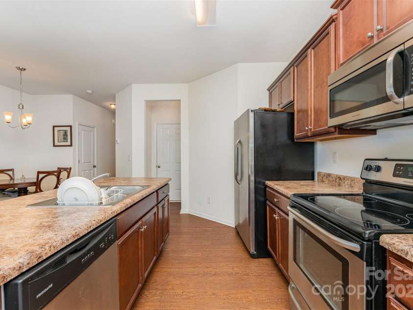 8953 Bradstreet Commons Way, Charlotte, NC 28215.  MLS# CAR4268310, YatesRealty ID 20963. 