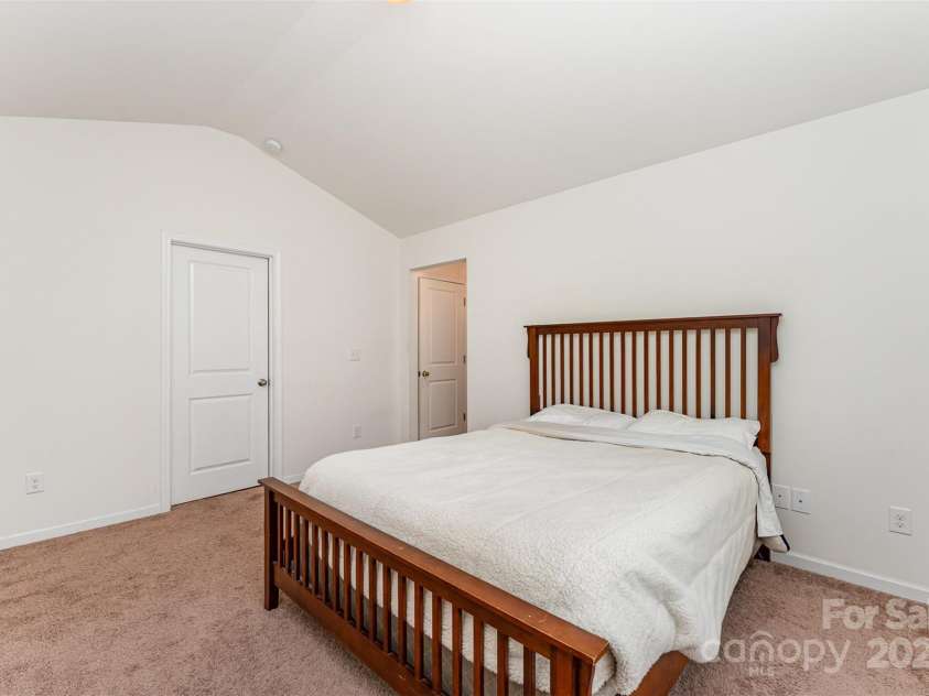 8953 Bradstreet Commons Way, Charlotte, NC 28215.  MLS# CAR4268310, YatesRealty ID 20963. 