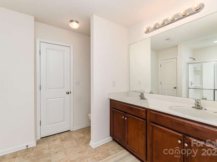 8953 Bradstreet Commons Way, Charlotte, NC 28215.  MLS# CAR4268310, YatesRealty ID 20963. 