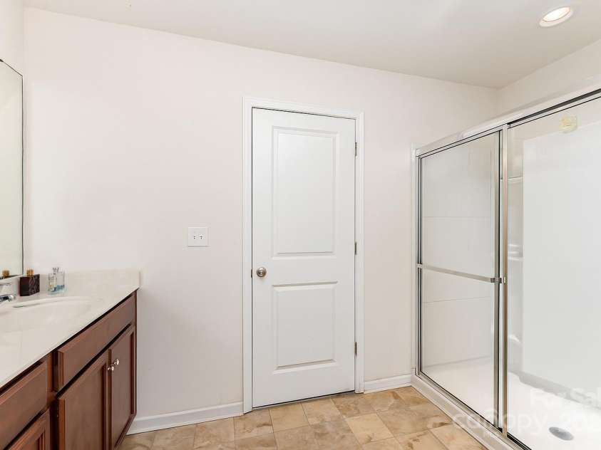 8953 Bradstreet Commons Way, Charlotte, NC 28215.  MLS# CAR4268310, YatesRealty ID 20963. 