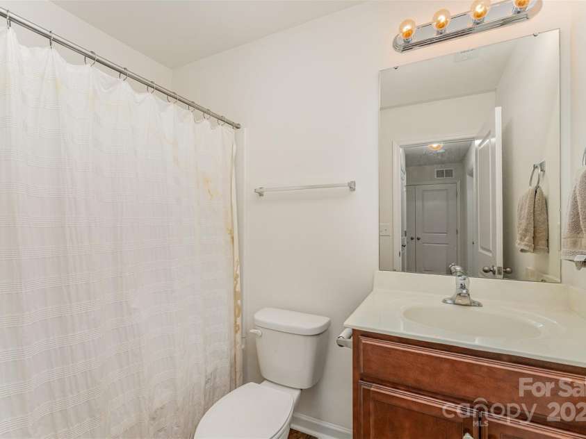 8953 Bradstreet Commons Way, Charlotte, NC 28215.  MLS# CAR4268310, YatesRealty ID 20963. 