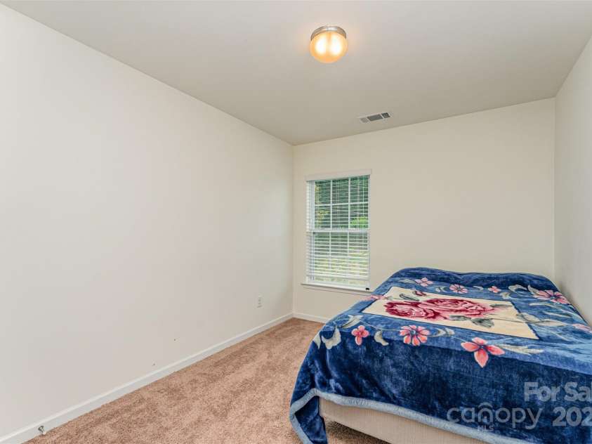 8953 Bradstreet Commons Way, Charlotte, NC 28215.  MLS# CAR4268310, YatesRealty ID 20963. 