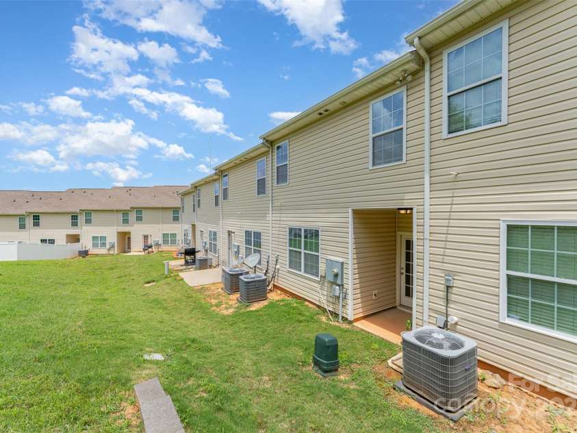 8953 Bradstreet Commons Way, Charlotte, NC 28215.  MLS# CAR4268310, YatesRealty ID 20963. 