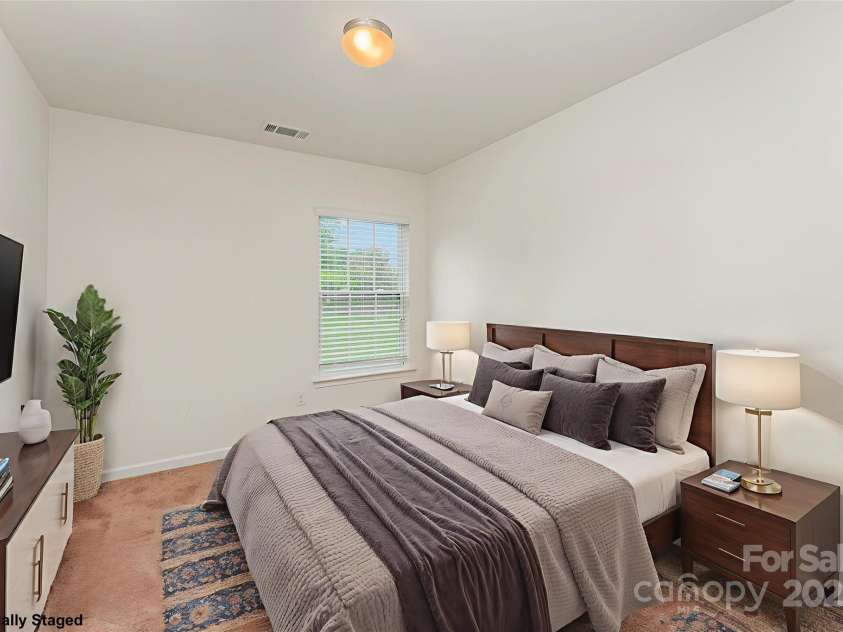 8953 Bradstreet Commons Way, Charlotte, NC 28215.  MLS# CAR4268310, YatesRealty ID 20963. 