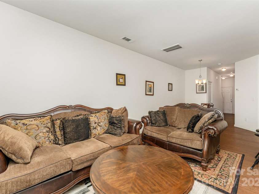 8953 Bradstreet Commons Way, Charlotte, NC 28215.  MLS# CAR4268310, YatesRealty ID 20963. 