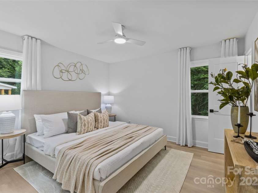 7219 Brynhurst Drive, Charlotte, NC 28210.  MLS# CAR4268126, YatesRealty ID 20964. Primary Suite