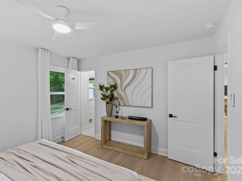 7219 Brynhurst Drive, Charlotte, NC 28210.  MLS# CAR4268126, YatesRealty ID 20964. Primary Suite