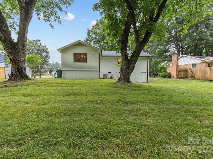 7219 Brynhurst Drive, Charlotte, NC 28210.  MLS# CAR4268126, YatesRealty ID 20964. Rear Exterior