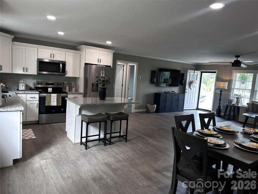 4442 New Hope Church Road, Asheboro, NC 27205.  MLS# CAR4375769, YatesRealty ID 20965. Kitchen