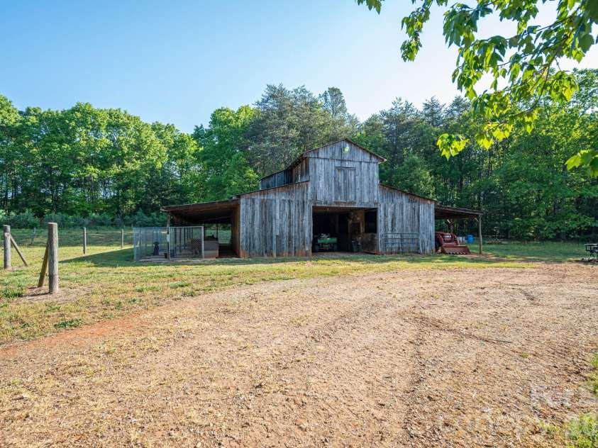702 Saddlebrook Lane, Cherryville, NC 28021.  MLS# CAR4373701, YatesRealty ID 20966. Barn