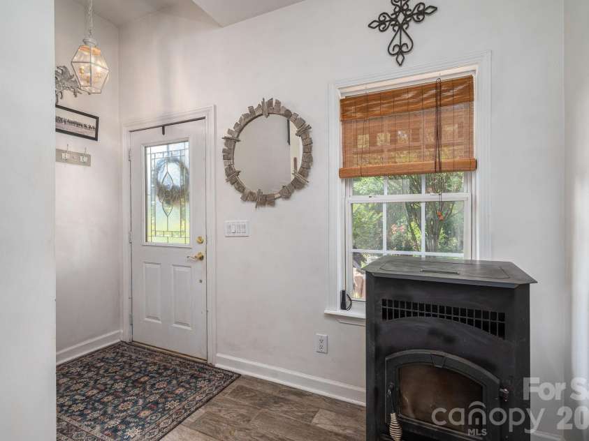 702 Saddlebrook Lane, Cherryville, NC 28021.  MLS# CAR4373701, YatesRealty ID 20966. Foyer