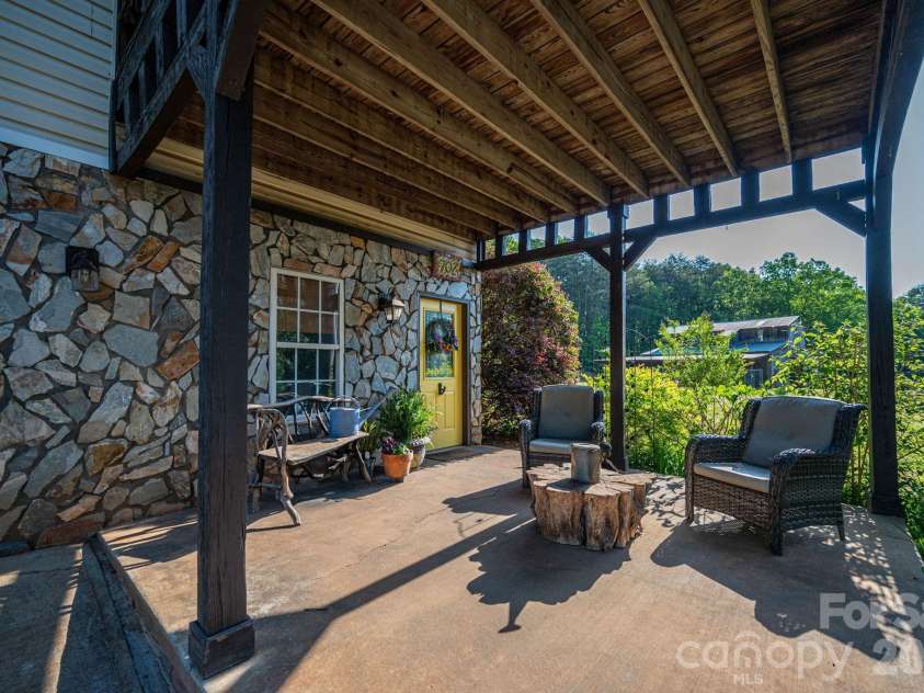 702 Saddlebrook Lane, Cherryville, NC 28021.  MLS# CAR4373701, YatesRealty ID 20966. Front Patio