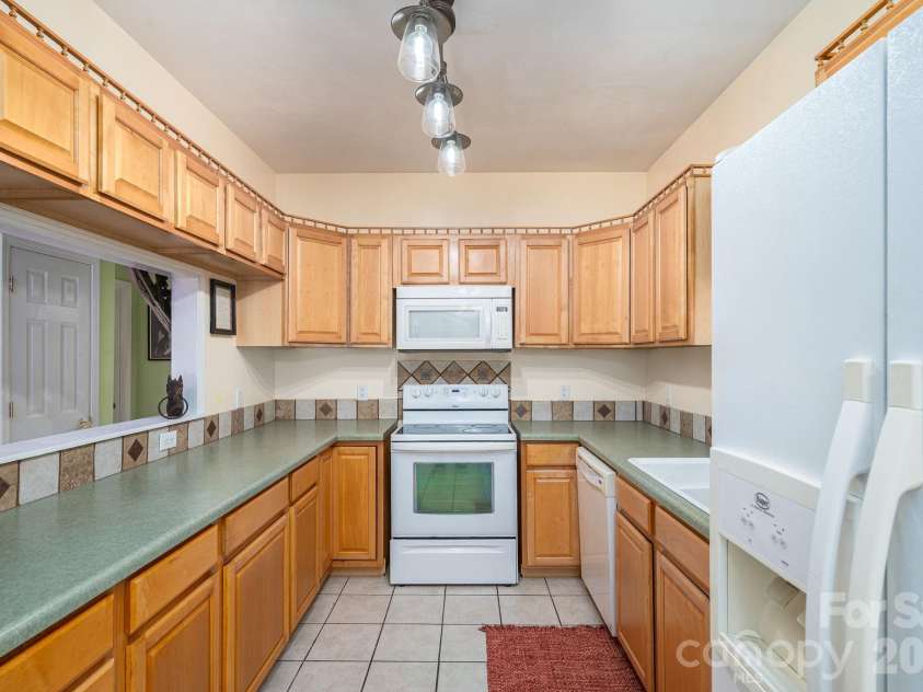702 Saddlebrook Lane, Cherryville, NC 28021.  MLS# CAR4373701, YatesRealty ID 20966. Kitchen