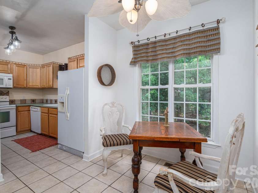 702 Saddlebrook Lane, Cherryville, NC 28021.  MLS# CAR4373701, YatesRealty ID 20966. Nook