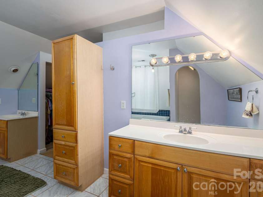 702 Saddlebrook Lane, Cherryville, NC 28021.  MLS# CAR4373701, YatesRealty ID 20966. Primary Bath
