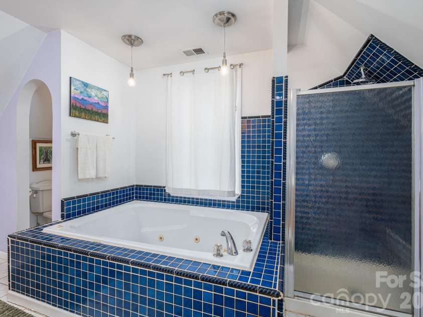 702 Saddlebrook Lane, Cherryville, NC 28021.  MLS# CAR4373701, YatesRealty ID 20966. Primary Bath