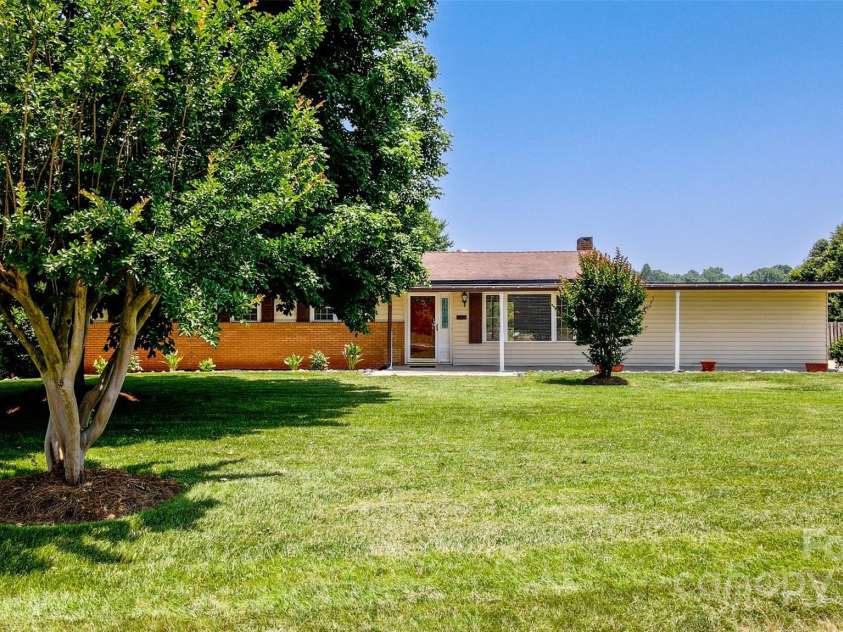 920 Thomas Street, Statesville, NC 28677.  MLS# CAR4267781, YatesRealty ID 20966. 