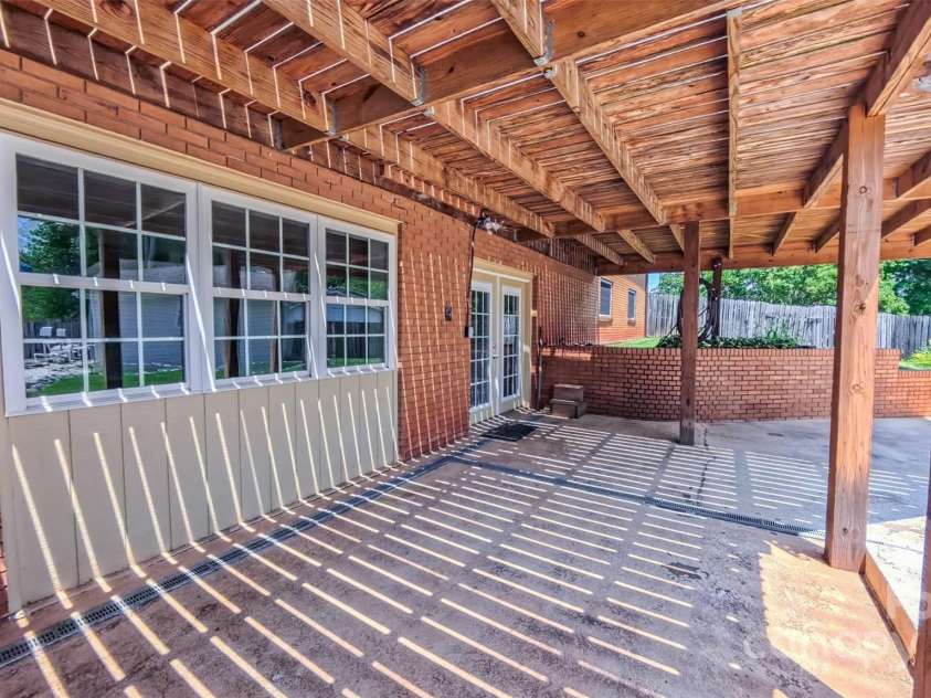 920 Thomas Street, Statesville, NC 28677.  MLS# CAR4267781, YatesRealty ID 20966. 