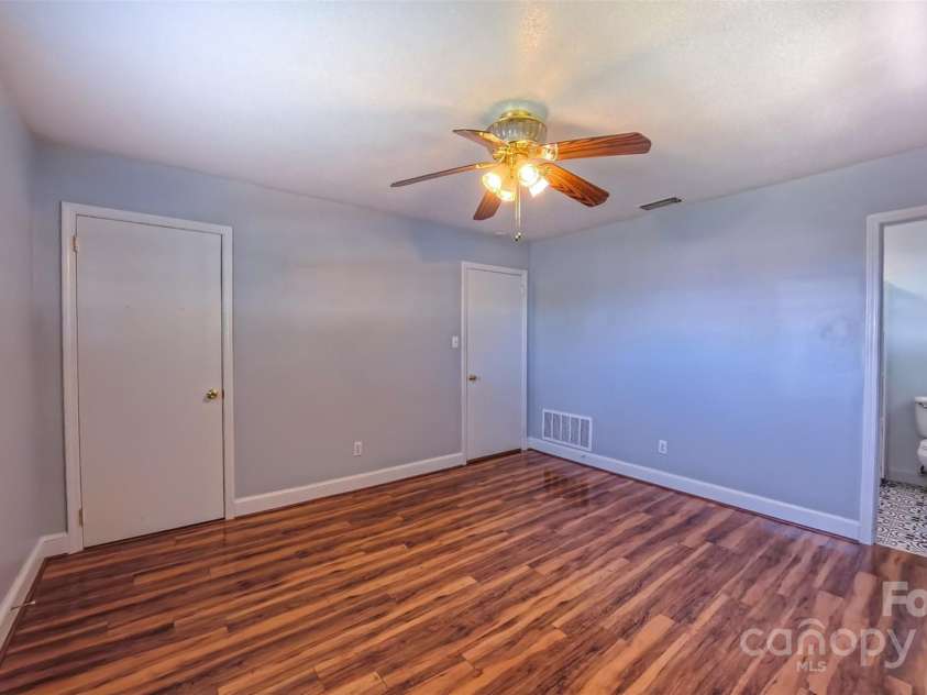 920 Thomas Street, Statesville, NC 28677.  MLS# CAR4267781, YatesRealty ID 20966. 