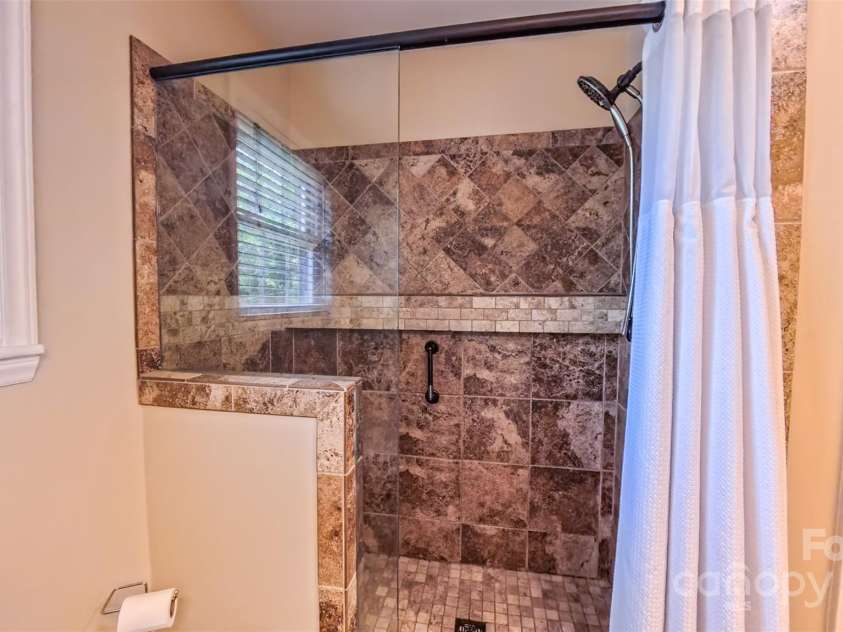 920 Thomas Street, Statesville, NC 28677.  MLS# CAR4267781, YatesRealty ID 20966. 