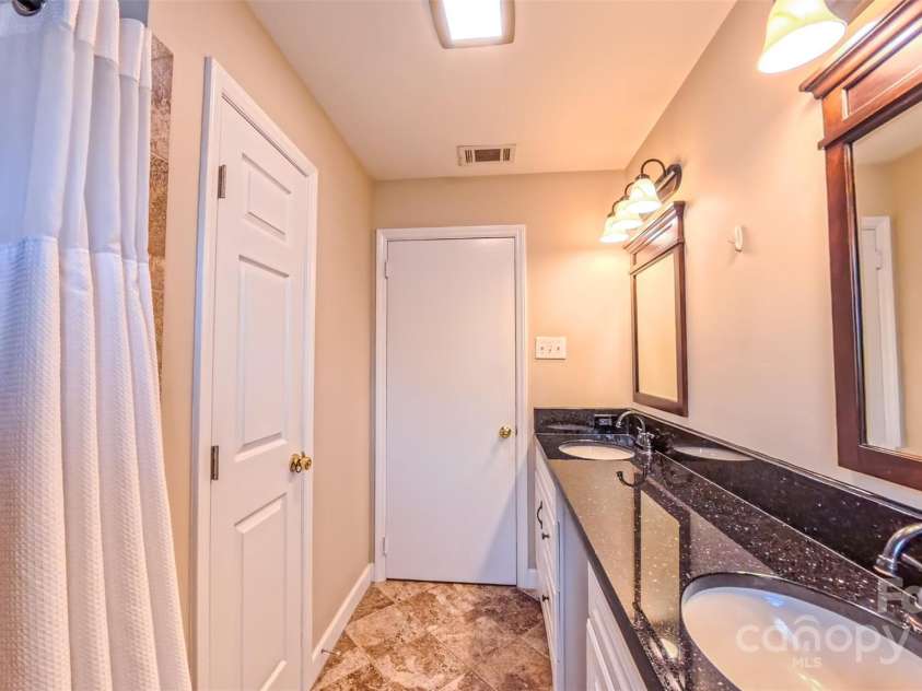 920 Thomas Street, Statesville, NC 28677.  MLS# CAR4267781, YatesRealty ID 20966. 