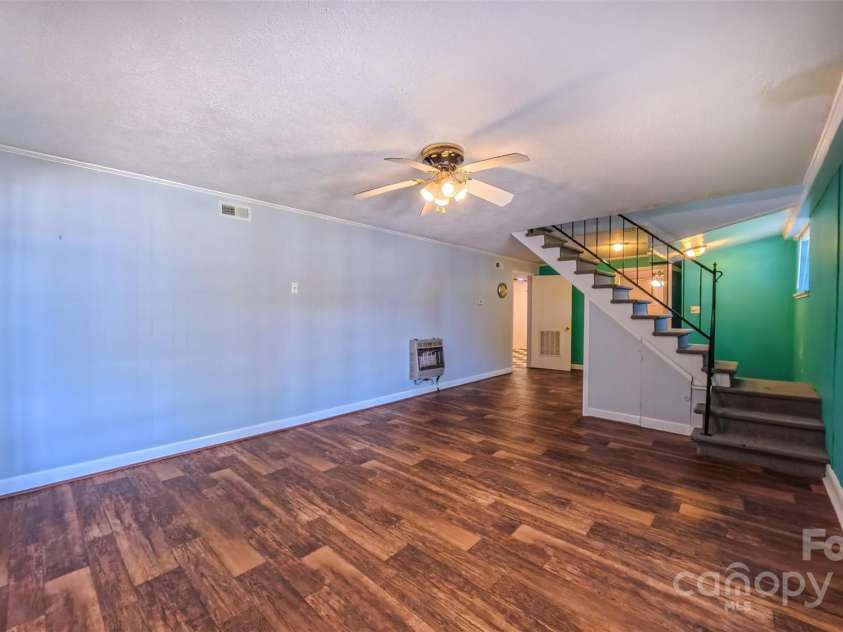 920 Thomas Street, Statesville, NC 28677.  MLS# CAR4267781, YatesRealty ID 20966. 