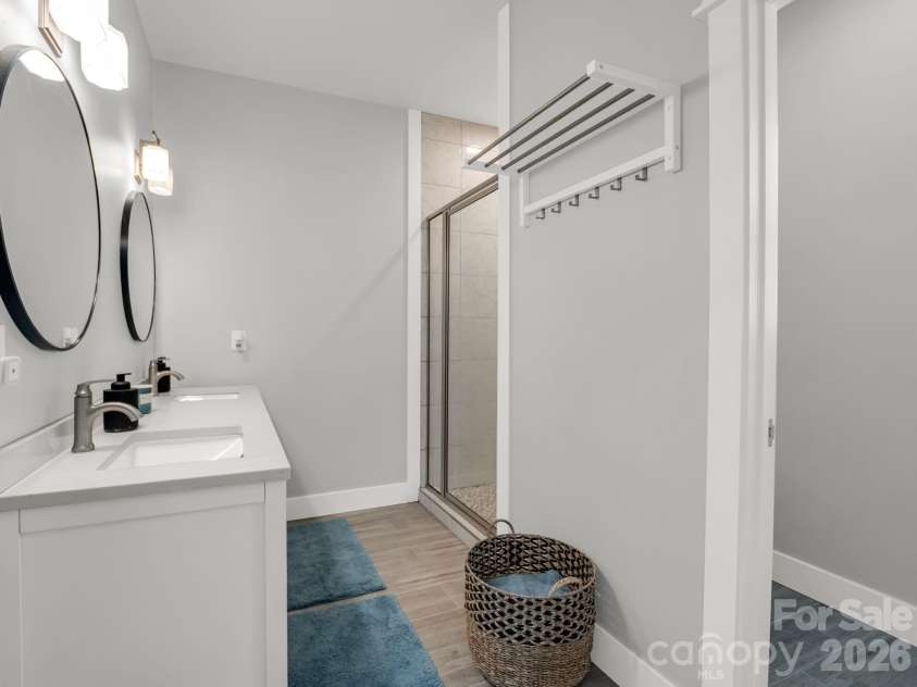 24 Chapel Hill Lane, Leicester, NC 28748.  MLS# CAR4354075, YatesRealty ID 20967. 3rd Bathroom