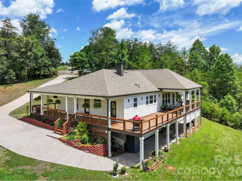 24 Chapel Hill Lane, Leicester, NC 28748.  MLS# CAR4354075, YatesRealty ID 20967. 