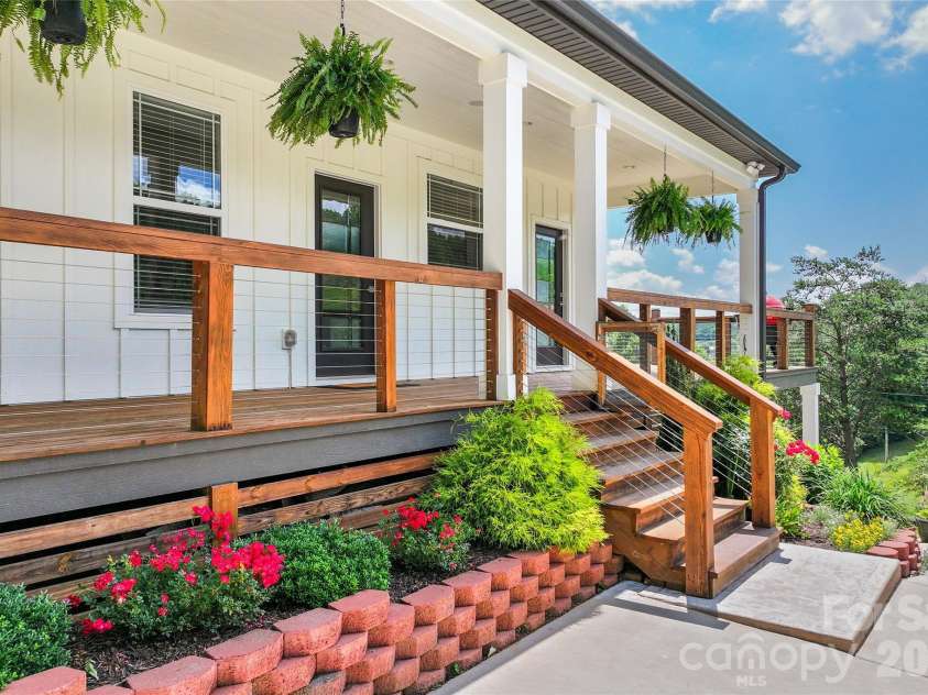 24 Chapel Hill Lane, Leicester, NC 28748.  MLS# CAR4354075, YatesRealty ID 20967. 