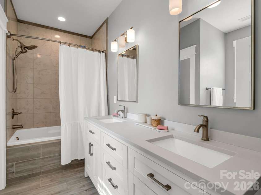 24 Chapel Hill Lane, Leicester, NC 28748.  MLS# CAR4354075, YatesRealty ID 20967. Guest Bath