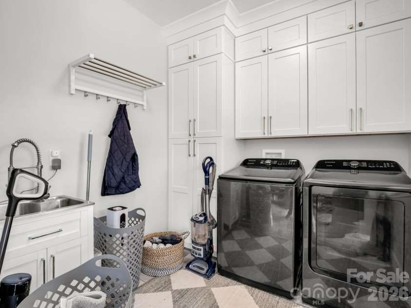 24 Chapel Hill Lane, Leicester, NC 28748.  MLS# CAR4354075, YatesRealty ID 20967. Laundry Main Floor