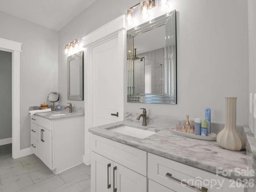 24 Chapel Hill Lane, Leicester, NC 28748.  MLS# CAR4354075, YatesRealty ID 20967. Primary Ensuite