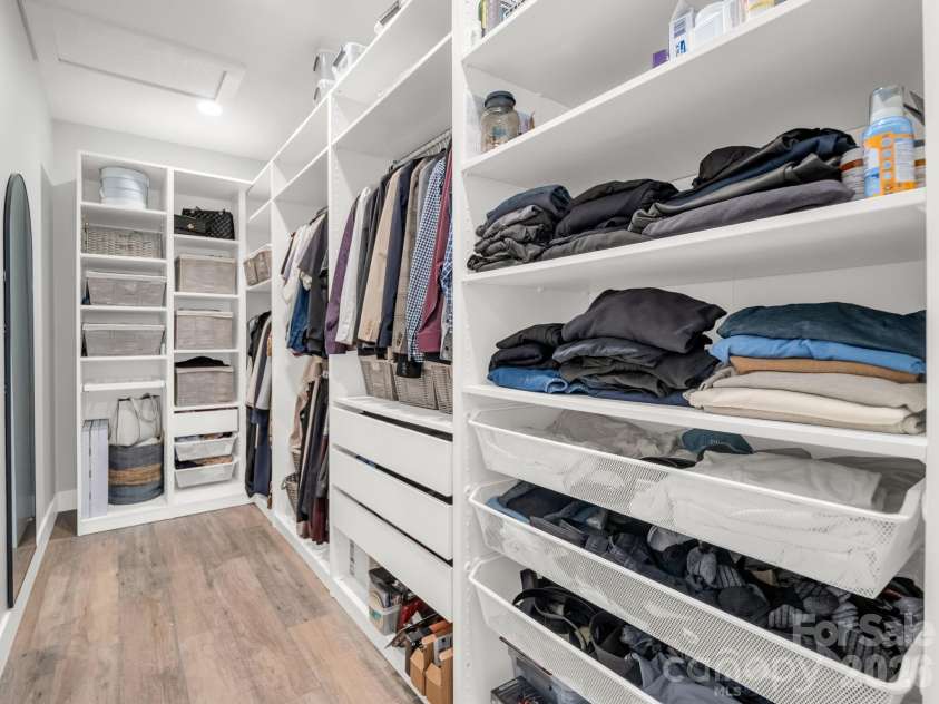 24 Chapel Hill Lane, Leicester, NC 28748.  MLS# CAR4354075, YatesRealty ID 20967. Primary Walk-In Closet