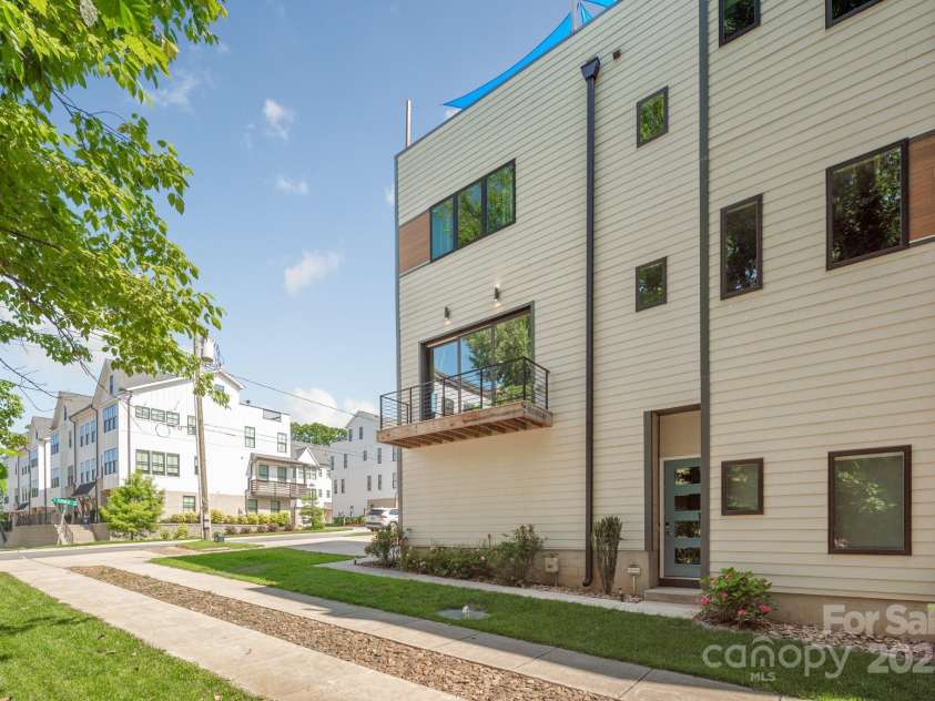 327 Turner Avenue, Charlotte, NC 28208.  MLS# CAR4270286, YatesRealty ID 20967. 