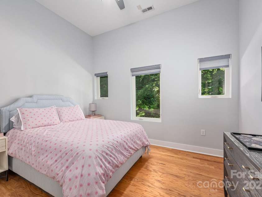 327 Turner Avenue, Charlotte, NC 28208.  MLS# CAR4270286, YatesRealty ID 20967. Lower level bedroom with full bath