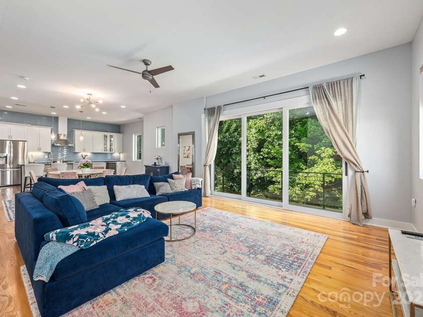 327 Turner Avenue, Charlotte, NC 28208.  MLS# CAR4270286, YatesRealty ID 20967. Main level family room