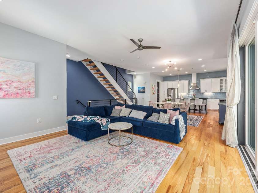 327 Turner Avenue, Charlotte, NC 28208.  MLS# CAR4270286, YatesRealty ID 20967. Main level family room, dining and kitchen