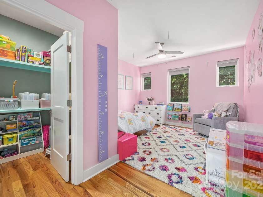 327 Turner Avenue, Charlotte, NC 28208.  MLS# CAR4270286, YatesRealty ID 20967. Upper level bedroom with full bathroom and walk in closet