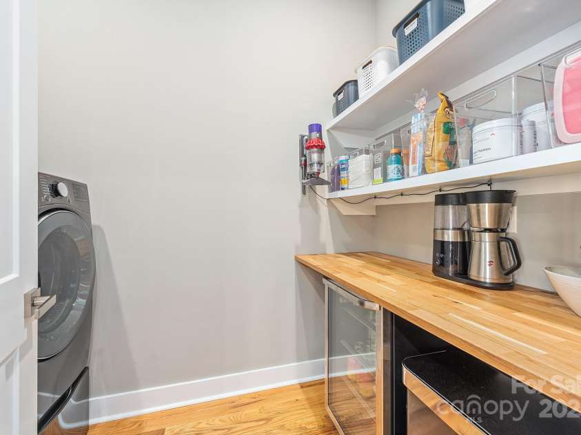 327 Turner Avenue, Charlotte, NC 28208.  MLS# CAR4270286, YatesRealty ID 20967. Walk in pantry and laundry