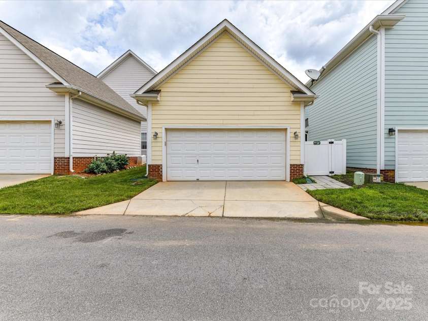 2003 Trigger Drive, Indian Trail, NC 28079.  MLS# CAR4271209, YatesRealty ID 20968. 