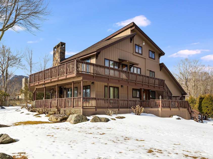 301 Highland Circle, Sugar Mountain, NC 28604.  MLS# CAR4347315, YatesRealty ID 20968. 