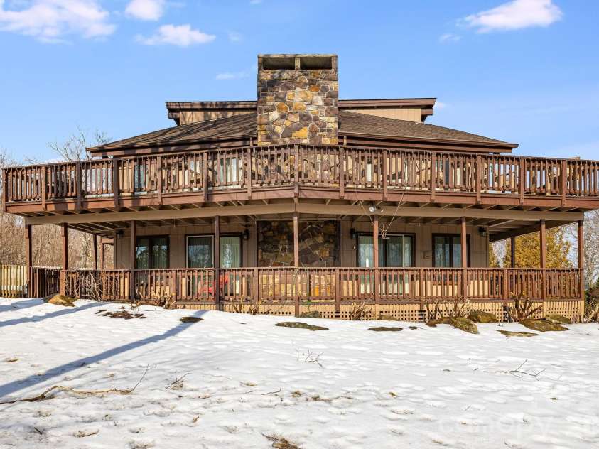 301 Highland Circle, Sugar Mountain, NC 28604.  MLS# CAR4347315, YatesRealty ID 20968. 