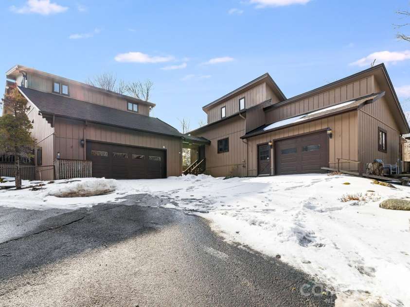 301 Highland Circle, Sugar Mountain, NC 28604.  MLS# CAR4347315, YatesRealty ID 20968. 