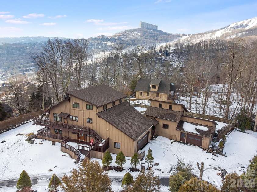 301 Highland Circle, Sugar Mountain, NC 28604.  MLS# CAR4347315, YatesRealty ID 20968. 