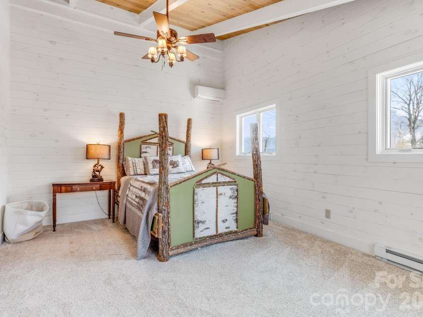 301 Highland Circle, Sugar Mountain, NC 28604.  MLS# CAR4347315, YatesRealty ID 20968. Bedroom 3