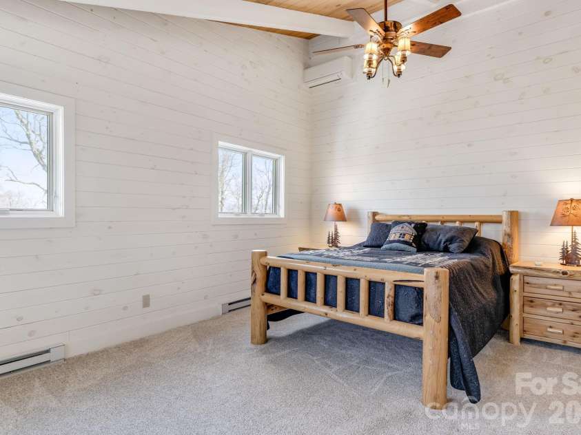 301 Highland Circle, Sugar Mountain, NC 28604.  MLS# CAR4347315, YatesRealty ID 20968. Bedroom 4