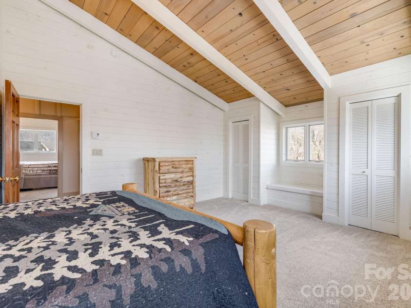 301 Highland Circle, Sugar Mountain, NC 28604.  MLS# CAR4347315, YatesRealty ID 20968. Bedroom 4