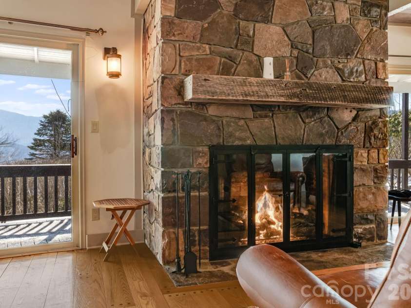 301 Highland Circle, Sugar Mountain, NC 28604.  MLS# CAR4347315, YatesRealty ID 20968. Great Room 1st floor
