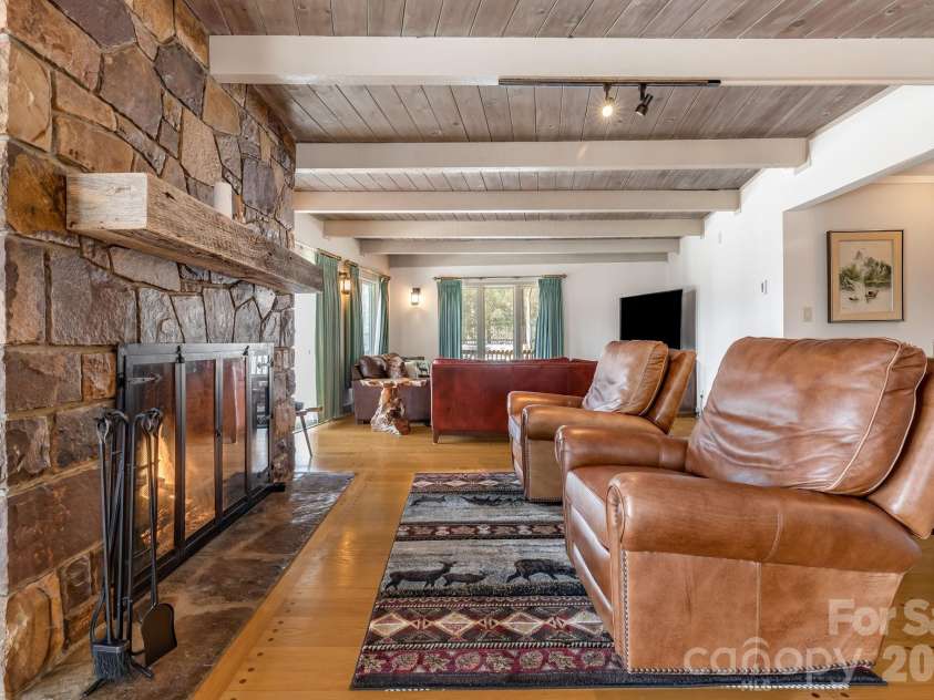 301 Highland Circle, Sugar Mountain, NC 28604.  MLS# CAR4347315, YatesRealty ID 20968. Great Room 1st floor